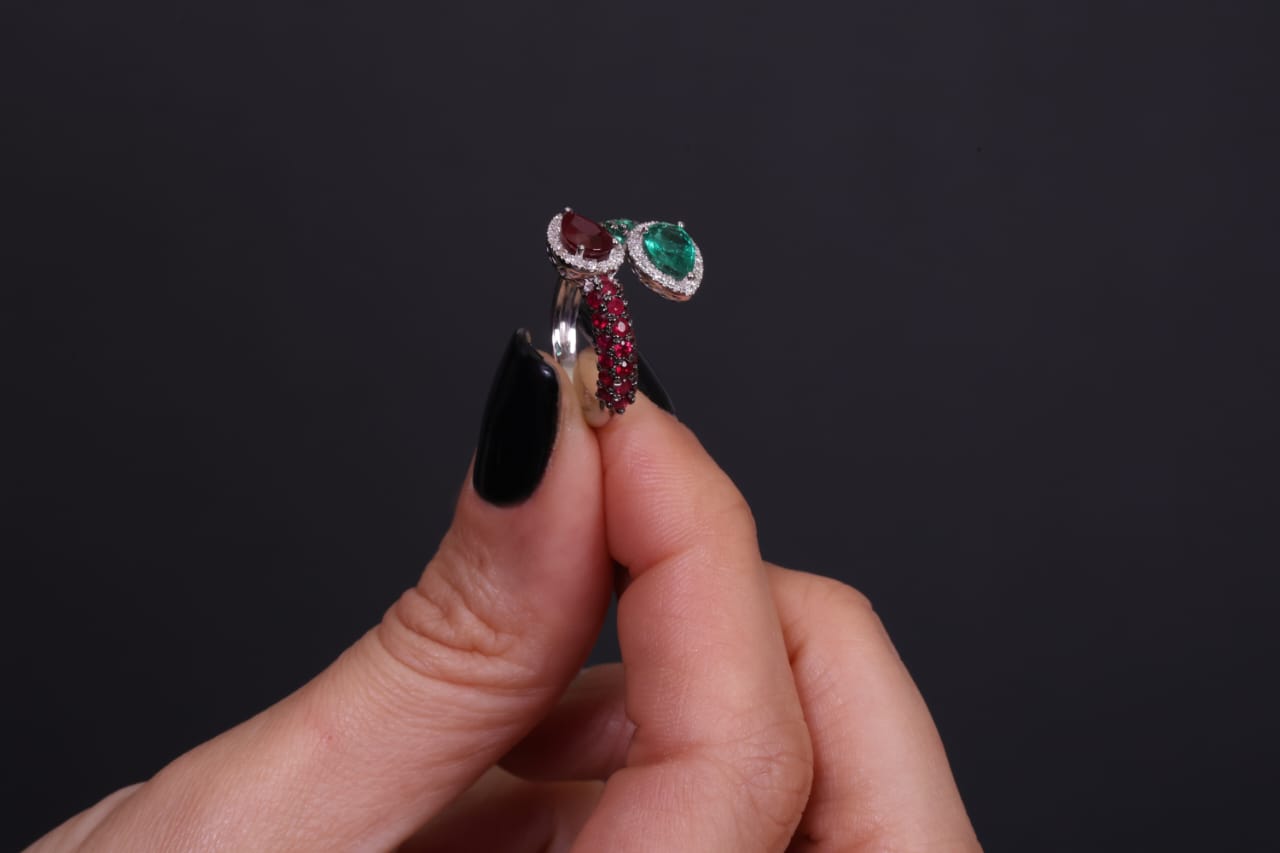 Ring white 18 karat gold